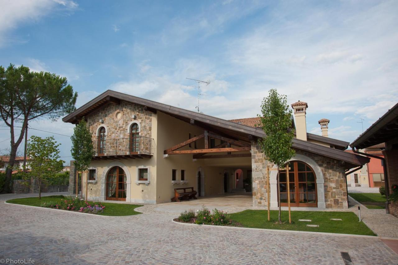 Wine Resort Luisa Mariano del Friuli Bagian luar foto