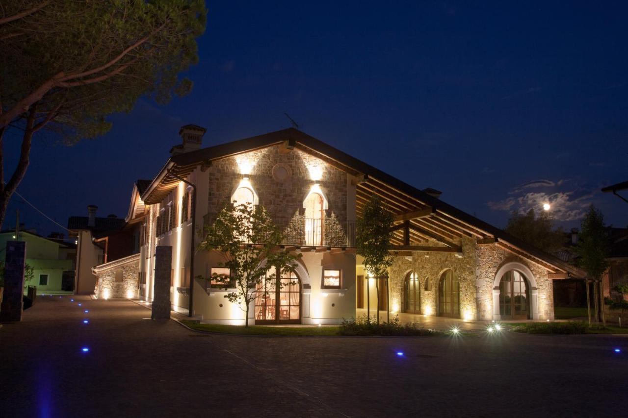 Wine Resort Luisa Mariano del Friuli Bagian luar foto