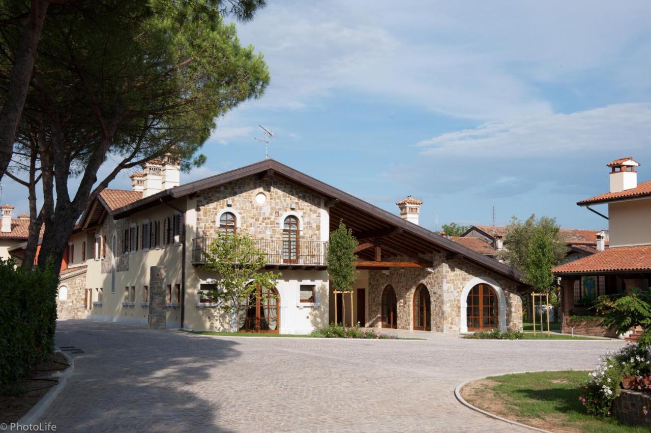 Wine Resort Luisa Mariano del Friuli Bagian luar foto