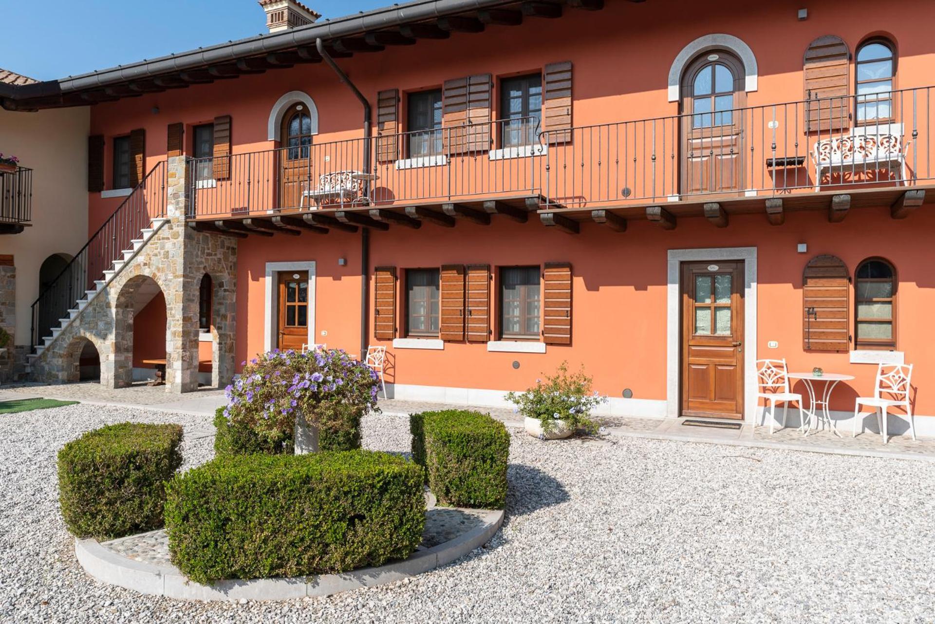 Wine Resort Luisa Mariano del Friuli Bagian luar foto